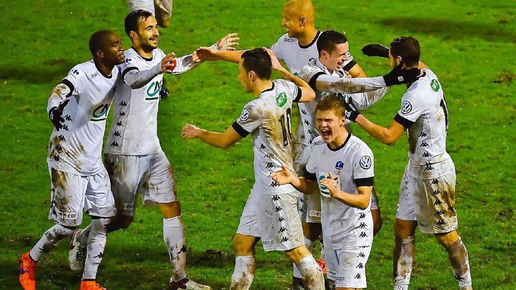 与莫德里奇 与莫德里奇