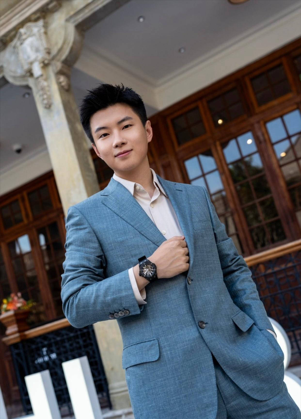 手以其卓越 手以其卓越